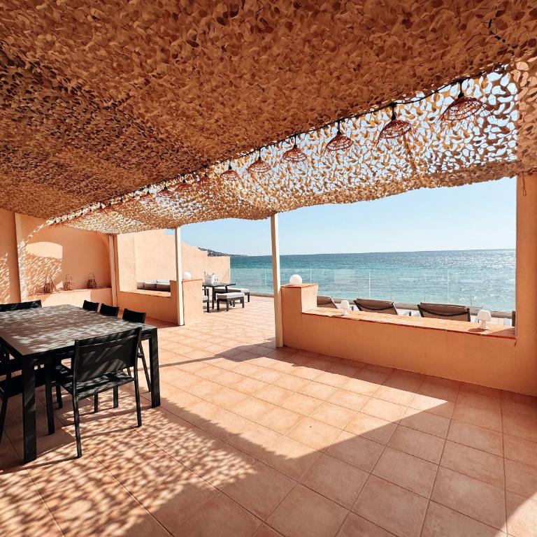 Villa pieds dans l eau la Nartelle - Four-Bedroom Villa - 10