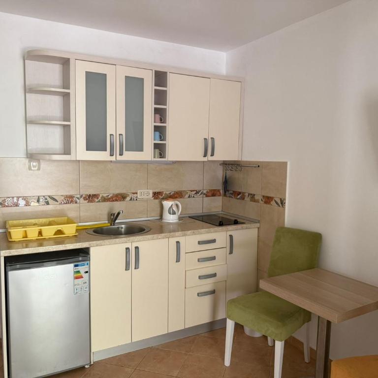 R&A Apartmani Bečići - Studio sa Terasom - 5