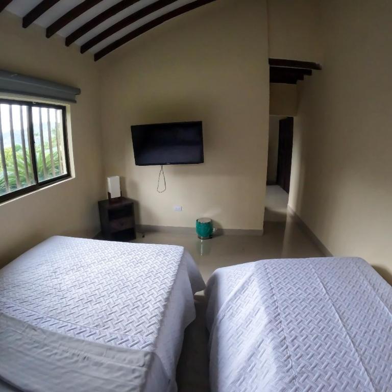 Quimbaya Campestre Hotel - Triple Room - 1