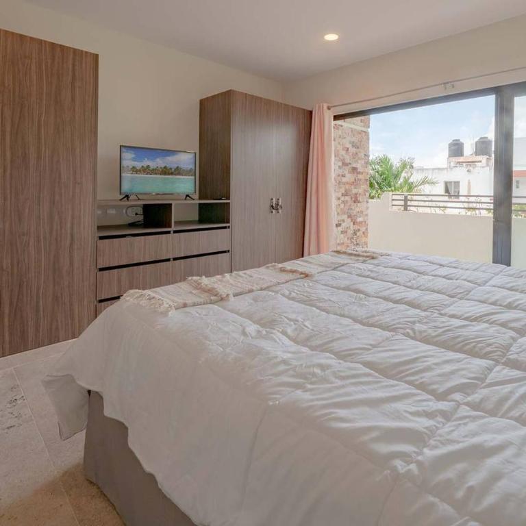 Condo Verde Oasis - Central 2 bedroom with pool, gym, private terrace - At Veranto Condos - Two-Bedroom Apartment - 4