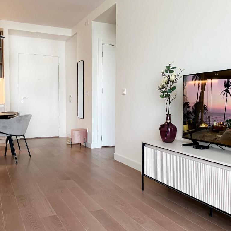 Waterfront Nights - One-Bedroom Apartment - 30
