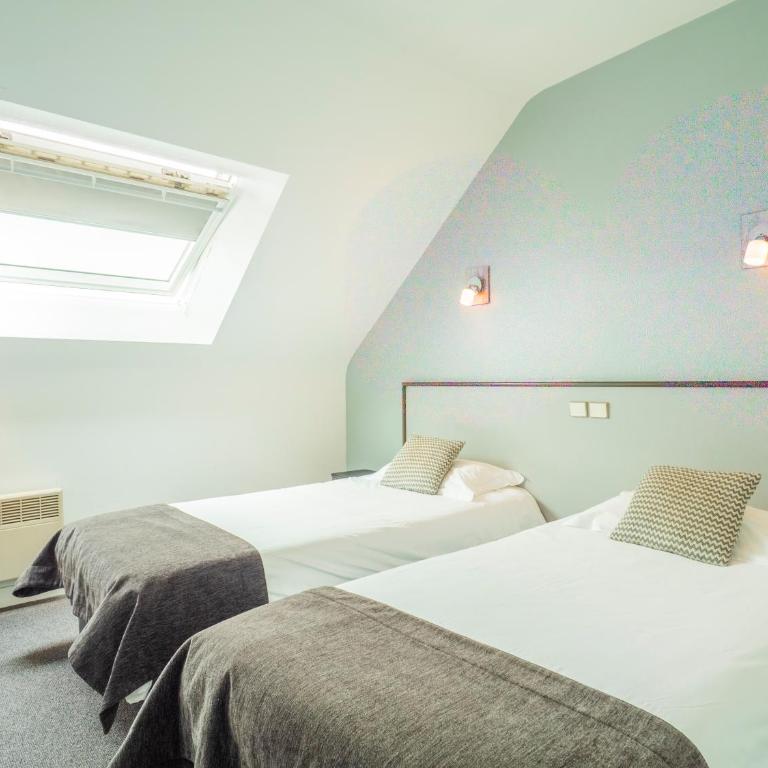 Hotel La Licorne - Petite Chambre Lits Jumeaux - 1