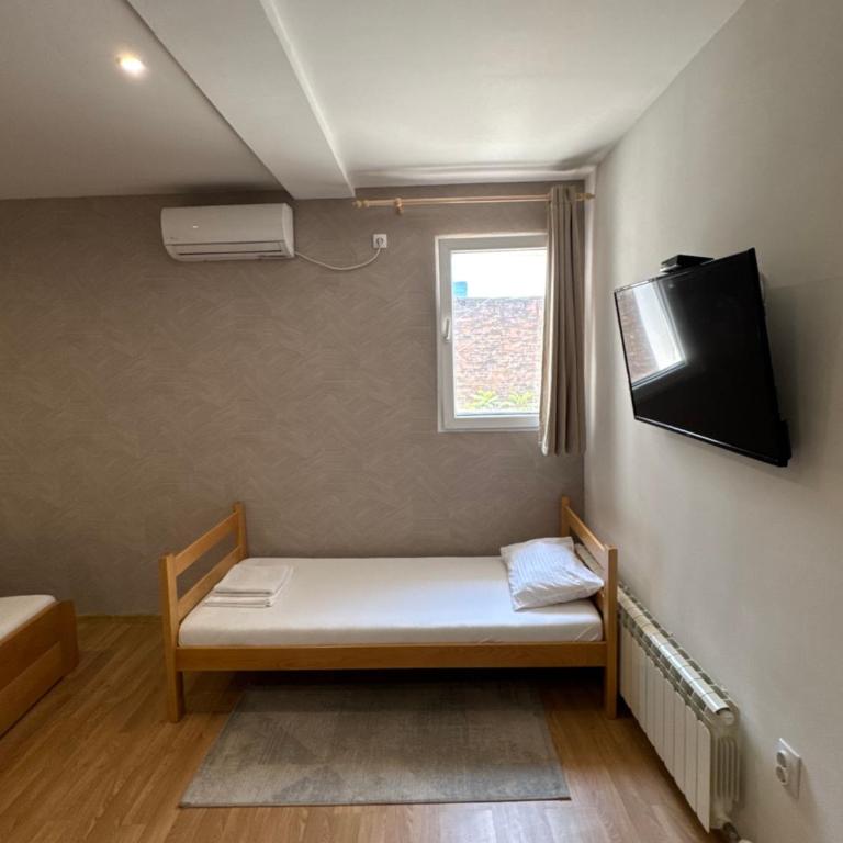 Apartments and Rooms L E F T RIVER Belgrade - Trokrevetna Soba sa Sopstvenim Kupatilom - 4