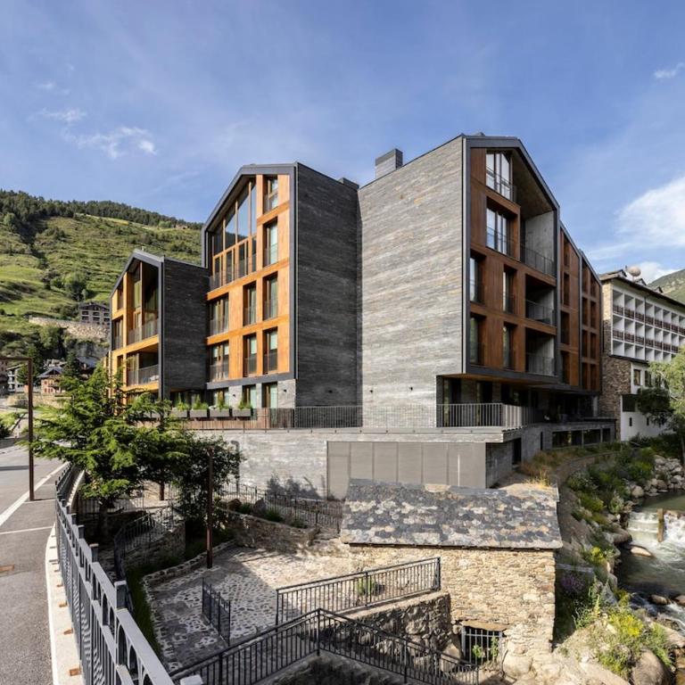 Luxury Mountain Stay l 1 Minute To Slopes l 6pax l GYM - SAUNA - POOL l by BonesVacances - Appartement 2 Chambres - 38