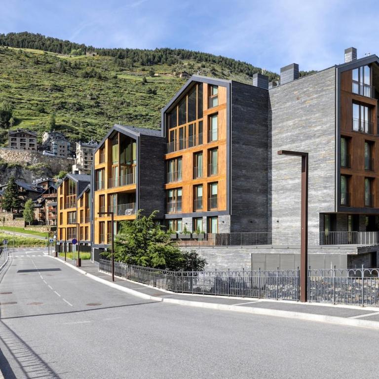 Luxury Mountain Stay l 1 Minute To Slopes l 6pax l GYM - SAUNA - POOL l by BonesVacances - Appartement 2 Chambres - 44