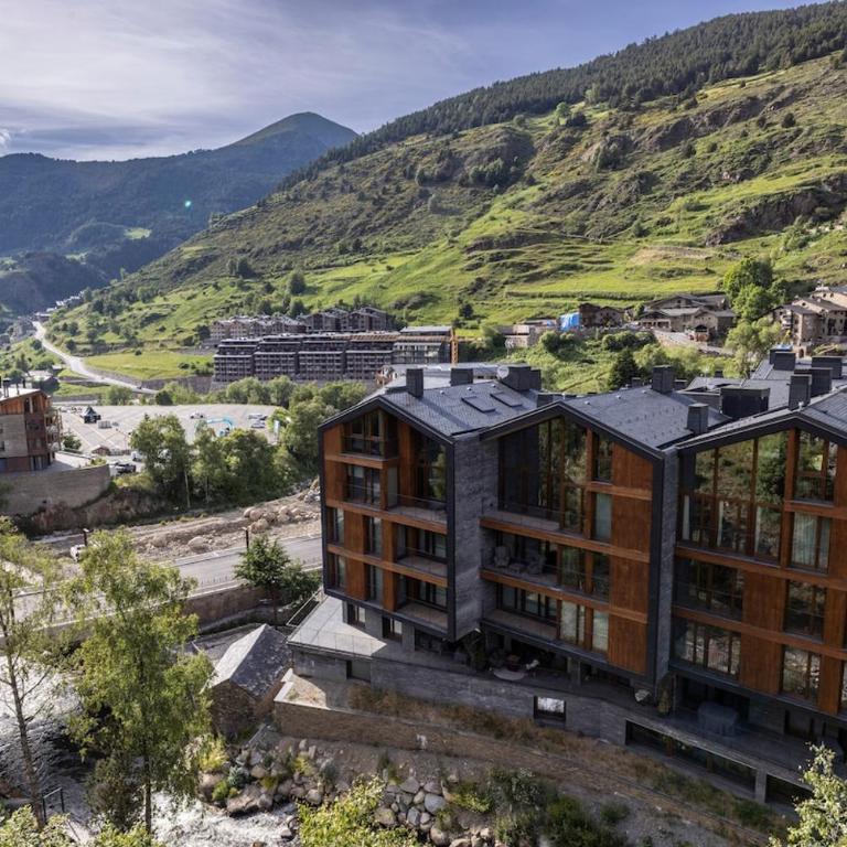 Luxury Mountain Stay l 1 Minute To Slopes l 6pax l GYM - SAUNA - POOL l by BonesVacances - Appartement 2 Chambres - 46