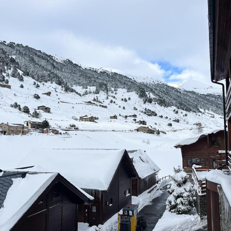 Rustic Retreat in Incles Valley Free Parking Mountain Views l by BonesVacances - Apartamento de 2 dormitorios - 54