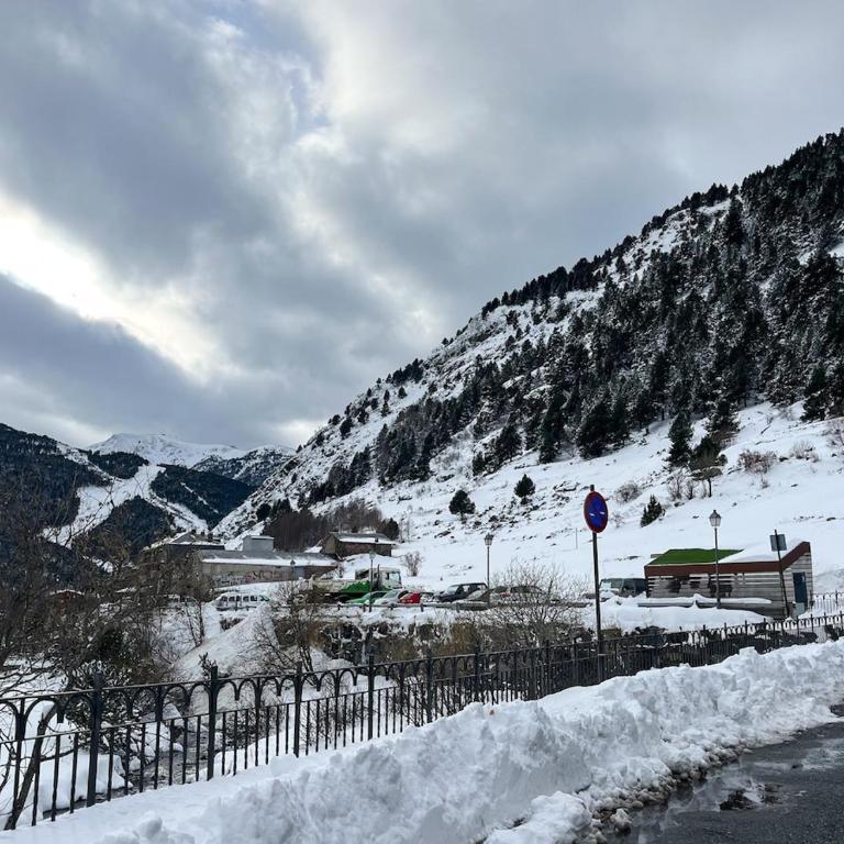 Rustic Retreat in Incles Valley Free Parking Mountain Views l by BonesVacances - Apartamento de 2 dormitorios - 55