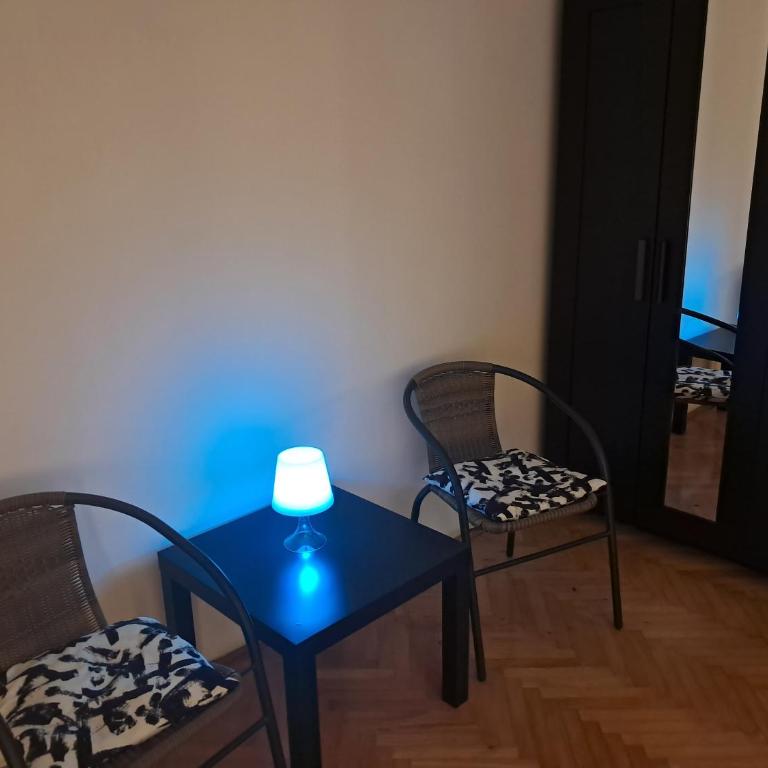 Quiet garden - One-Bedroom Apartment - 2