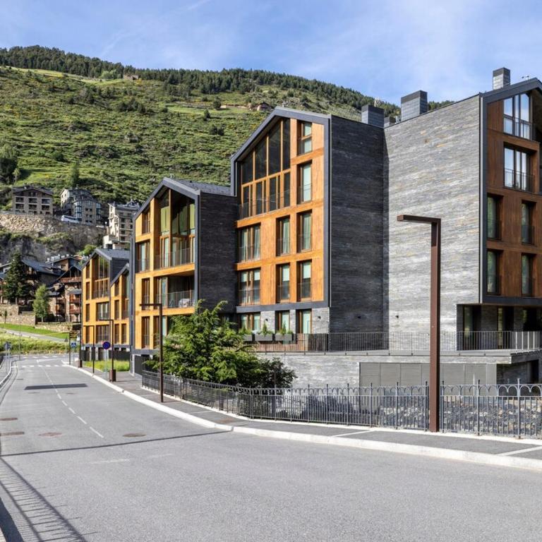 Luxury Mountain Stay in Andorra l A PIE DE DE LAS PISTAS DE ESQUÍ l Incluye Gimnasio Piscina y Sauna en el mismo edificio l by BonesVacances - Three-Bedroom Apartment - 23