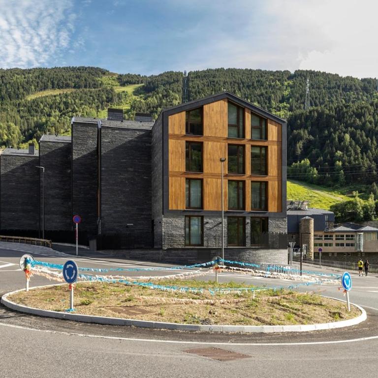 Luxury Mountain Stay in Andorra l A PIE DE DE LAS PISTAS DE ESQUÍ l Incluye Gimnasio Piscina y Sauna en el mismo edificio l by BonesVacances - Three-Bedroom Apartment - 33