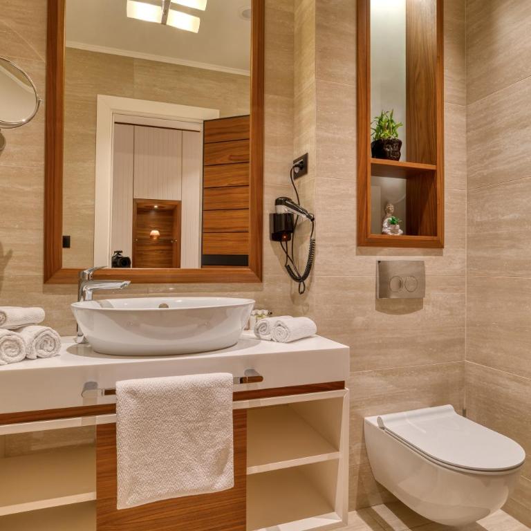 Boutique Hotel R Palazzo - Deluxe Double Room with Balcony and Sea View - 9