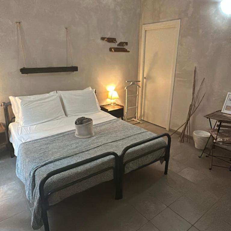 - Il Casale Toscano - 5 minutes by car from Pisa Tower - CHECK IN FROM 3 PM - Rooms only with fan - No breakfast & No fridge - Free parking - - Camera Matrimoniale/Doppia con Letti Singoli con Bagno Privato - 2
