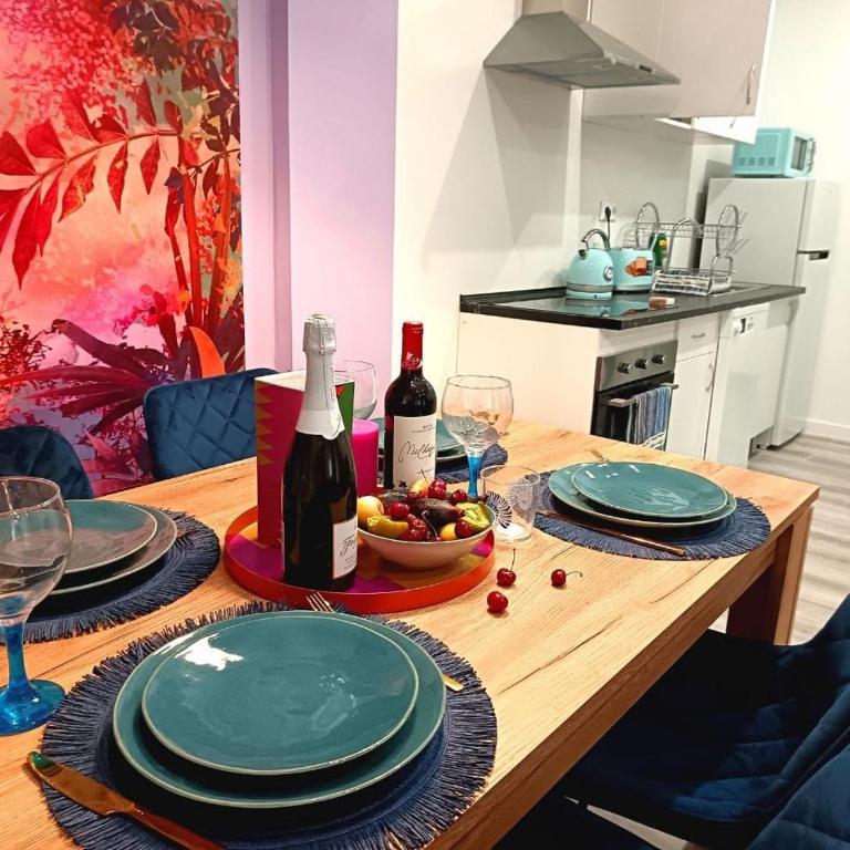 BOUTIQUE LUXURY City Center - Two-Bedroom Deluxe Apartment - 13