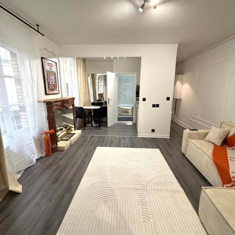 Champs-Elysées - One-Bedroom Apartment - 10