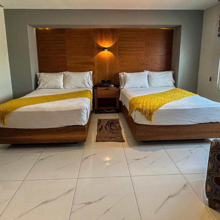 Hotel Dali Plaza Ejecutivo - Superior Double Room with Two Double Beds - With View - 11