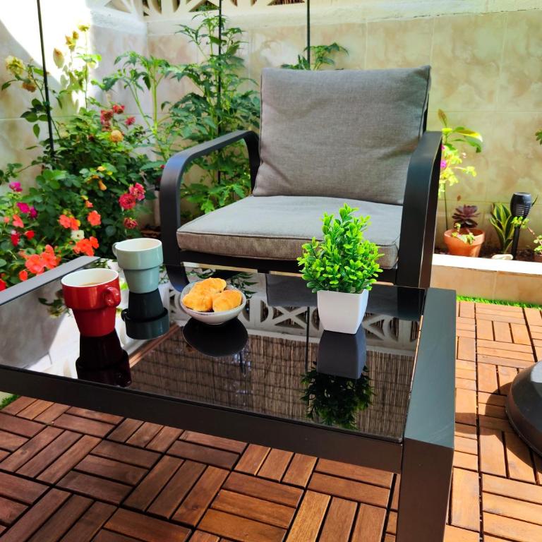 Escapada en Pareja con Jardín Privado - 100 m del Mar - Apartamento - Planta baja - 12