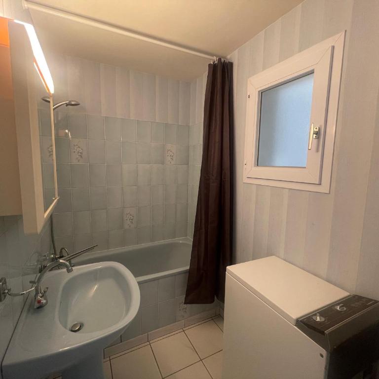 Charmant T2 avec Garage, Balcon Sud, à 250m Plage et 350m Marché Arago - FR-1-92-575 - Apartment (4 Adults) - 12