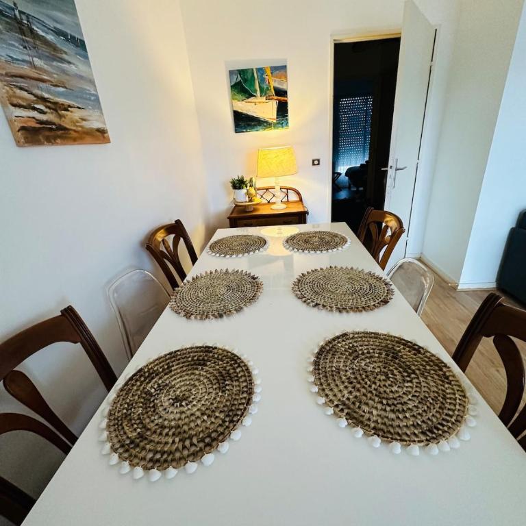 FREE Parking, Proche Gare, PLAGE, Centre, Netflix - Standard Apartment - 23