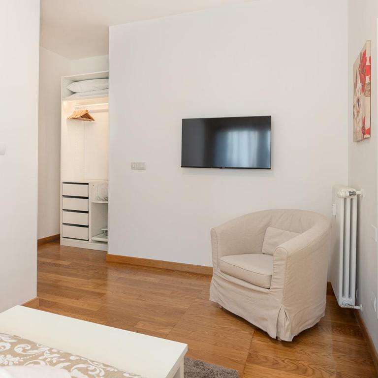 Your Place in Rome Apartments - One-Bedroom Apartment - 2