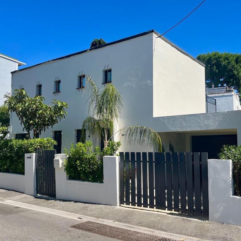 Magical Villa with Secluded Garden - Beach, Port & Centre - Villa 3 Chambres - 7