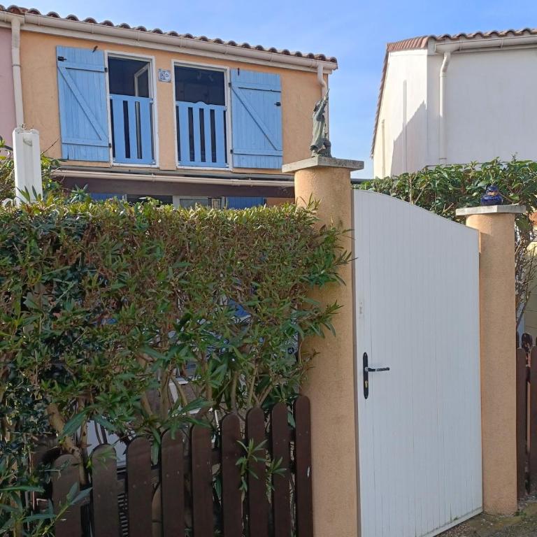 Maison climatisée au bord de l'étang de Thau - résidence avec piscine - Appartement 2 Chambres avec Balcon et Terrasse - 19