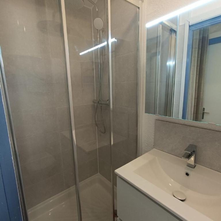 Maison climatisée au bord de l'étang de Thau - résidence avec piscine - Appartement 2 Chambres avec Balcon et Terrasse - 20