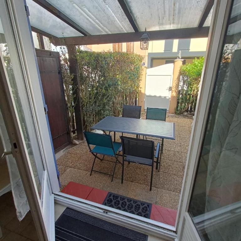 Maison climatisée au bord de l'étang de Thau - résidence avec piscine - Appartement 2 Chambres avec Balcon et Terrasse - 24