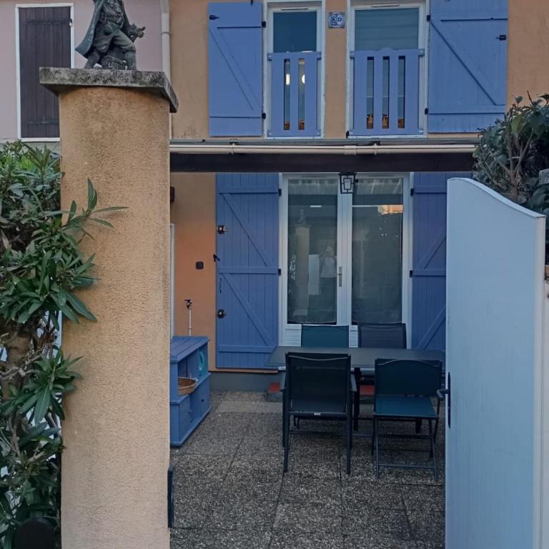 Maison climatisée au bord de l'étang de Thau - résidence avec piscine - Appartement 2 Chambres avec Balcon et Terrasse - 26