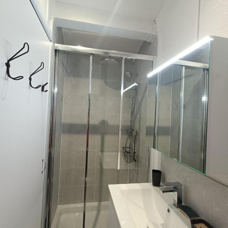 Maison climatisée au bord de l'étang de Thau - résidence avec piscine - Appartement 2 Chambres avec Balcon et Terrasse - 22
