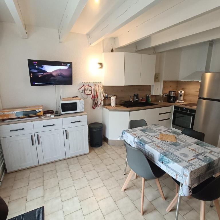 Maison climatisée au bord de l'étang de Thau - résidence avec piscine - Appartement 2 Chambres avec Balcon et Terrasse - 10
