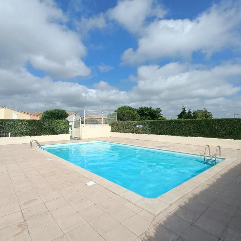 Maison climatisée au bord de l'étang de Thau - résidence avec piscine - Appartement 2 Chambres avec Balcon et Terrasse - 32