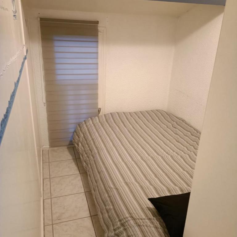 Maison climatisée au bord de l'étang de Thau - résidence avec piscine - Appartement 2 Chambres avec Balcon et Terrasse - 18