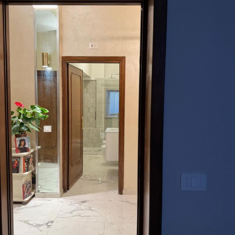Suite 41 - Camera Matrimoniale con Bagno Privato Esterno - 10