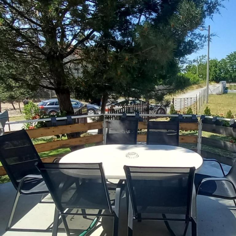 PIAR - Two-Bedroom Apartment - 5