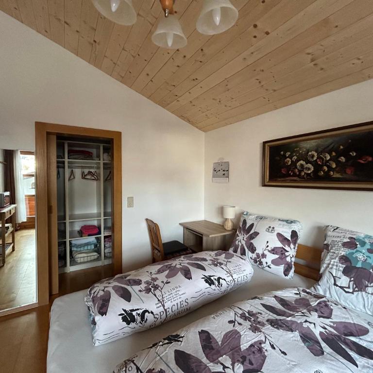 Bijou Guest House - Room w Balcony, Mountain & Garden Views - Doppelzimmer mit eigenem Bad - 2
