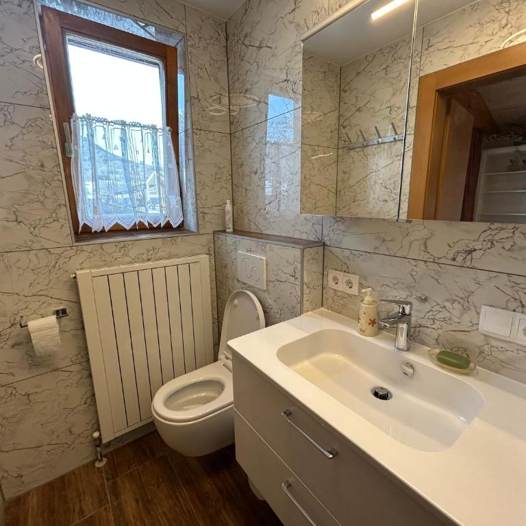 Bijou Guest House - Room w Balcony, Mountain & Garden Views - Doppelzimmer mit eigenem Bad - 6