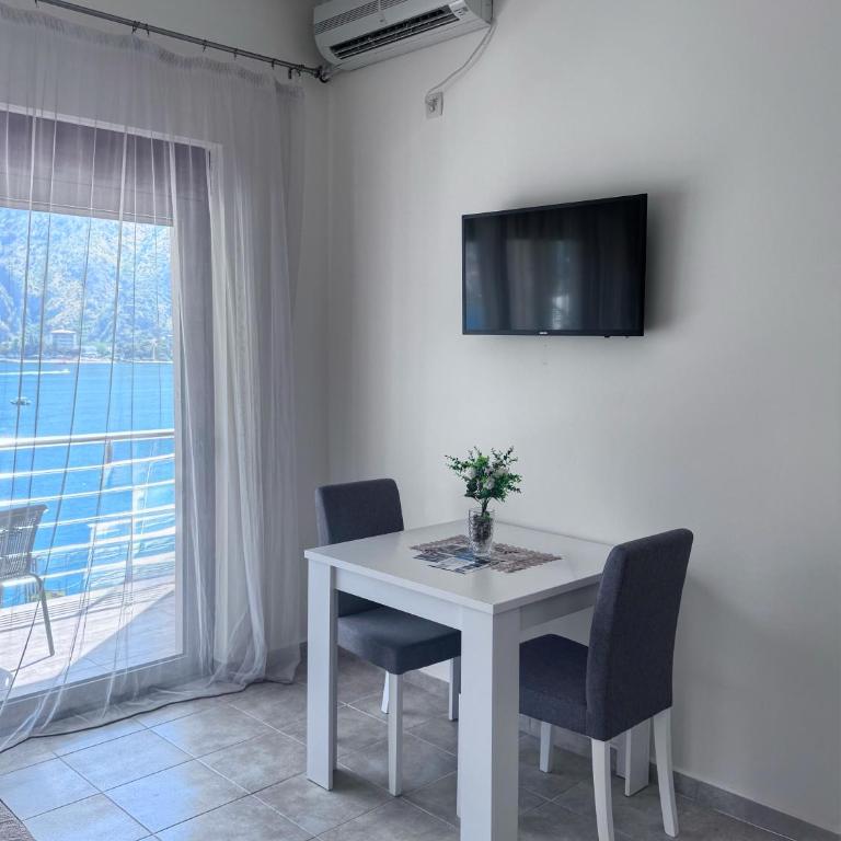 Apartments Sofia - Dvokrevetna Soba sa Bračnim Krevetom i Balkonom - 2