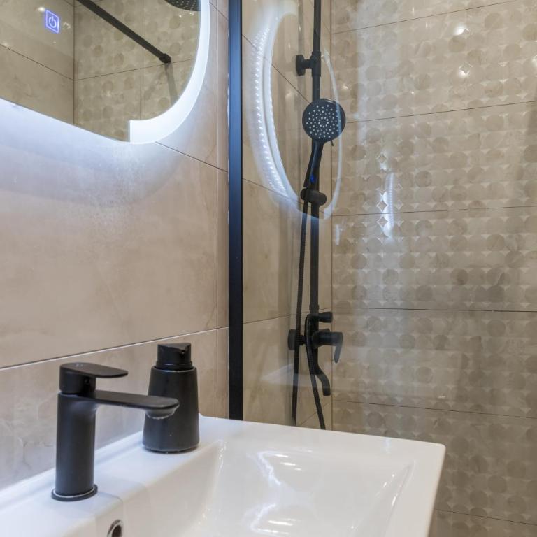 Apartmani Central 12 & Free parking - Apartman sa 1 Spavaćom Sobom - 17