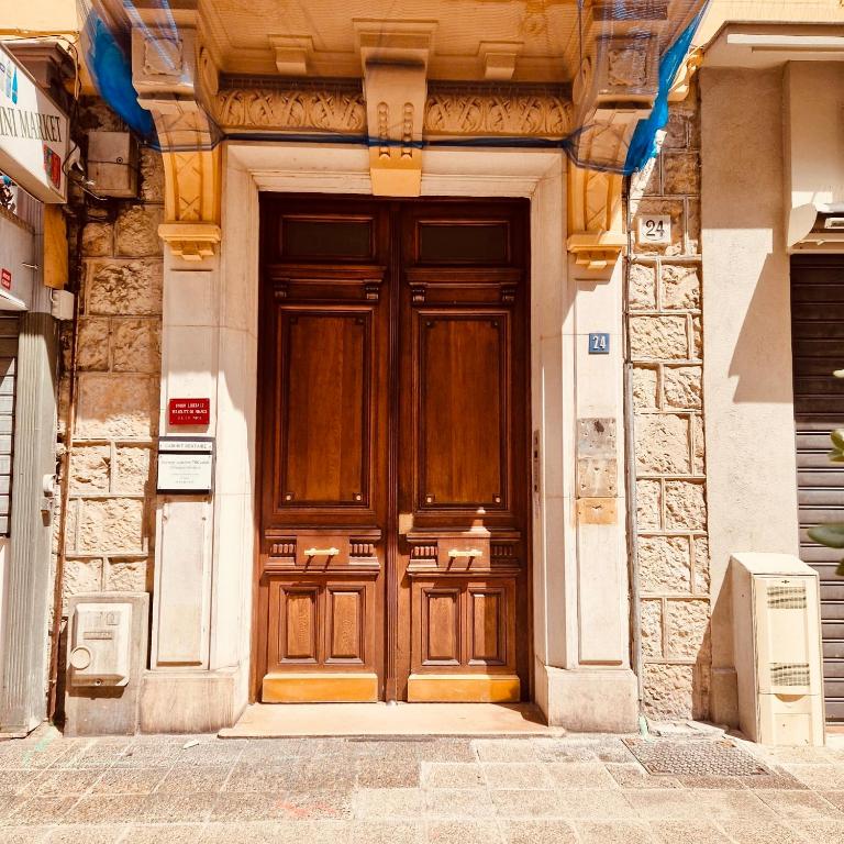 Studio atypique central mais calme, quartier VIP, plage 50m - Appartement 1 Chambre - 40