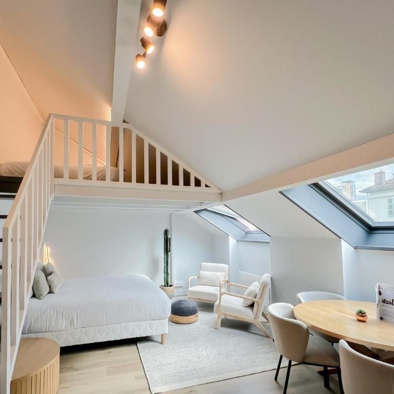 Cloud Stylish flat with jacuzzi near city center - Loft - 3