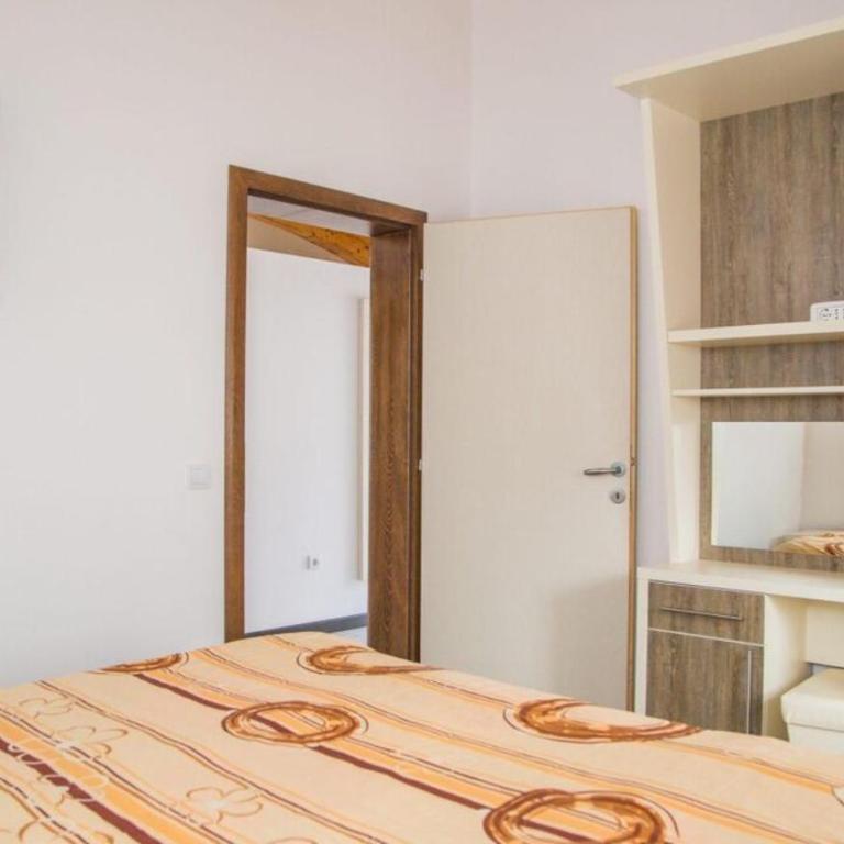 Lotos - family stan - Apartman s 2 Spavaće Sobe sa Balkonom i Terasom - 11