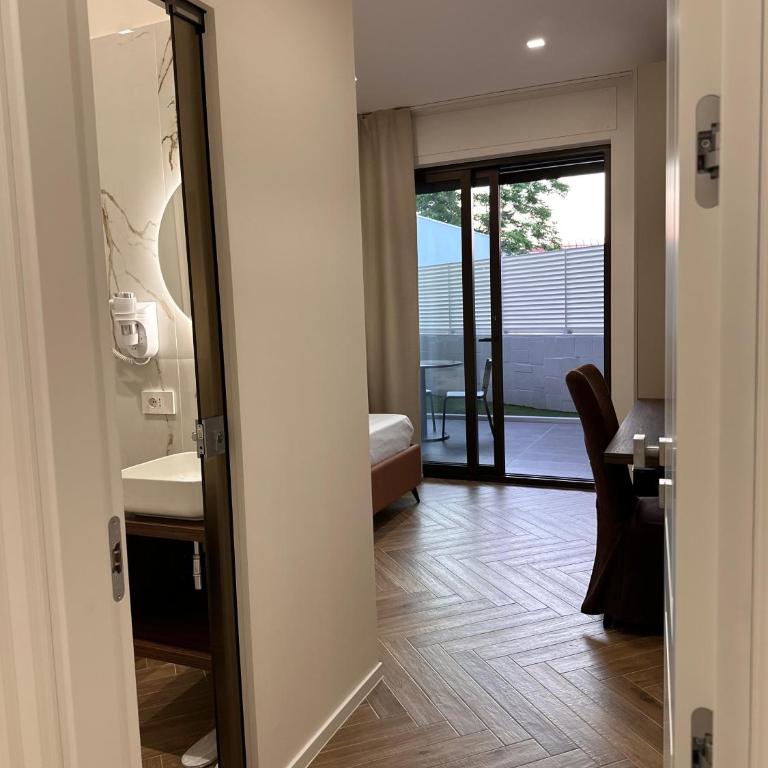 Venus Suites - Deluxe Double Room - 7