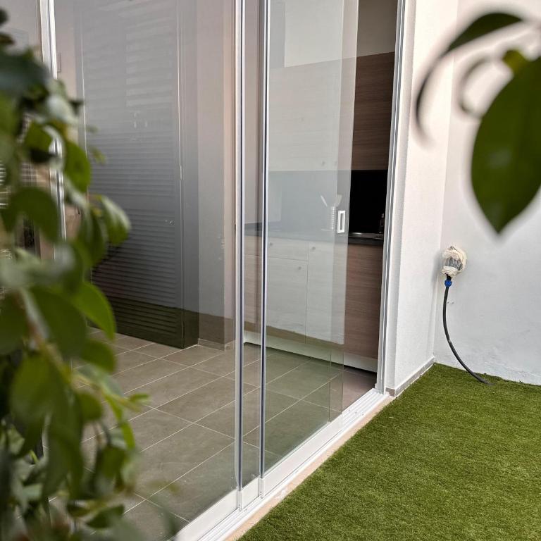Venus Suites - King Room with Garden View - 9