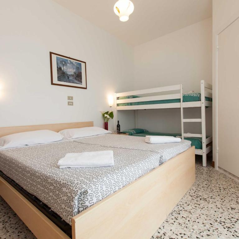Hotel Graziana - Quadruple Room with Balcony - 3