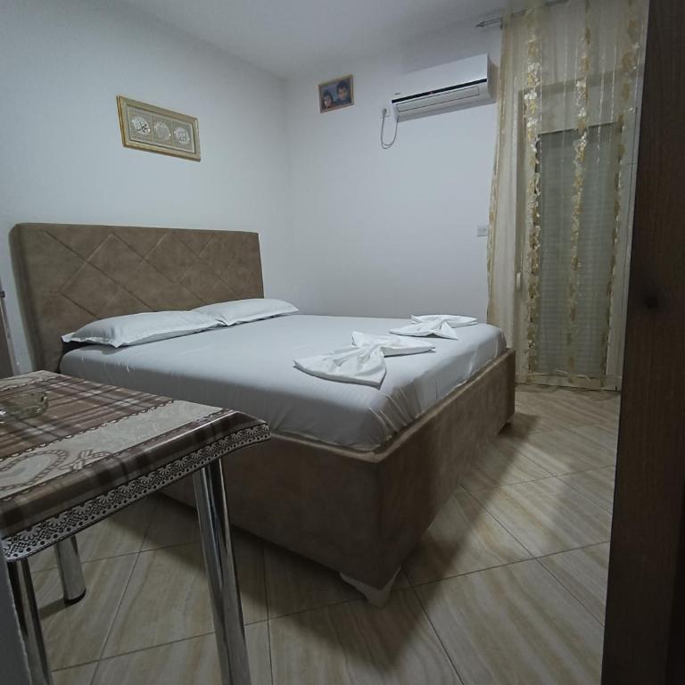 Accommodation Milla - Dvokrevetna Soba sa Bračnim Krevetom i Sopstvenim Kupatilom - 1