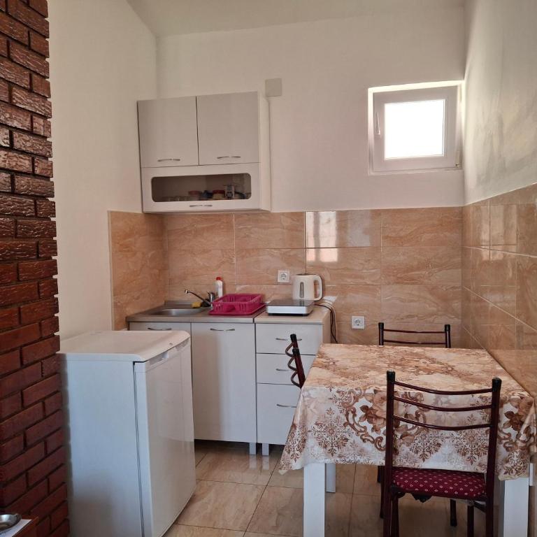 Apartmani Vujicic - Apartment with Mountain View - 3