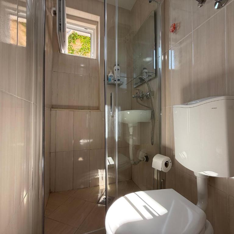 Private double room in the Old Town - Dvokrevetna Soba sa Bračnim Krevetom i Sopstvenim Kupatilom - 11