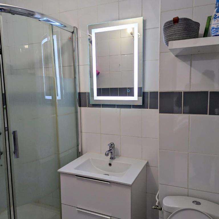 T2 climatisé avec terrasse à 200m de la plage - Apartamento de 1 dormitorio - 3