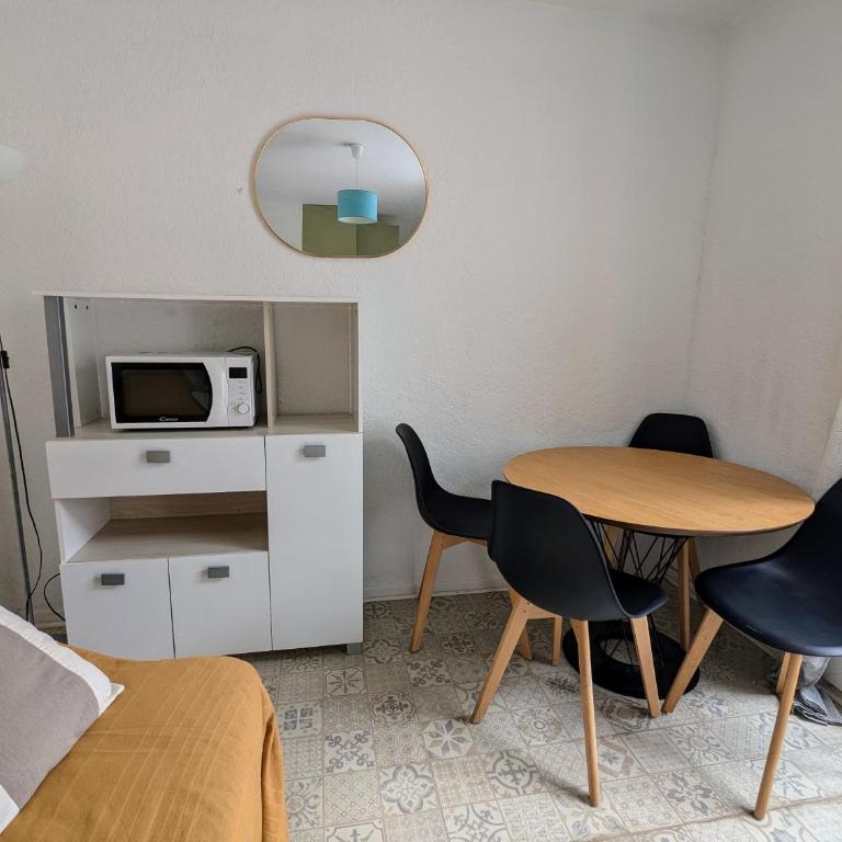 T2 climatisé avec terrasse à 200m de la plage - Apartamento de 1 dormitorio - 5